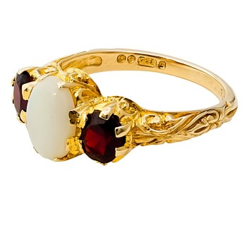 9ct gold Opal / Garnet 3 stone Ring size L